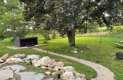 Culver House | Pine Haus: 4-bedroom house in tranquil Culver with cool AC
