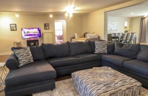 Town of Pines House | Pines Ranch, 1 Mile to the Beach w/Golden Tee Arcade