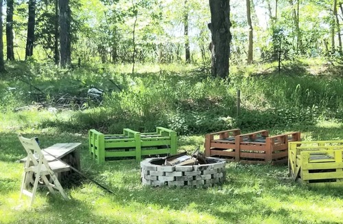 Wauksaukee Cottage | Pines Retreat Getaway - Cozy Cottage, Short walk to Lake Noquebay