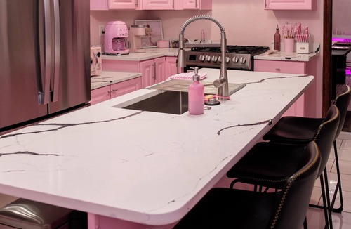 Bay View House | Pink Diamond Rental in Bayview area Milwaukee with WiFi, AC for pink lovers