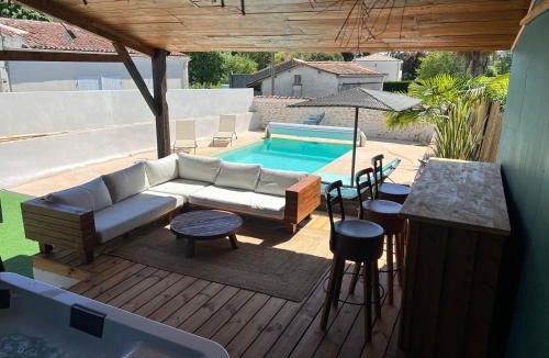 Lussant House | Piscine chauffée, spa & ambiance paillote proche des plages de Fouras