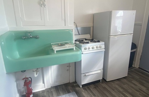 Hammond Apartment | Plant MOOD2! FREE STREET PARKING & Wi-Fi!