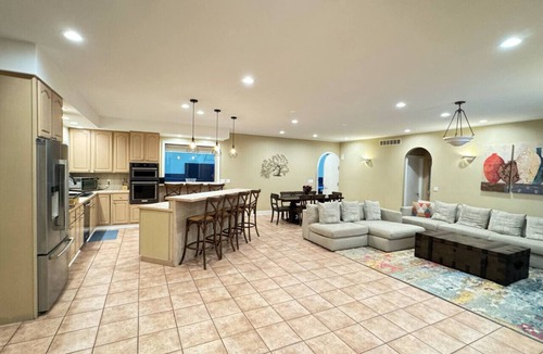 Three Oaks House | Play @ The Hideaway - hot tub, sauna, gymnasium