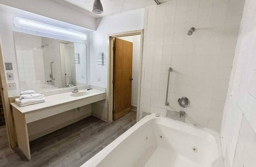 Calumet Park Hotel | Plaza Hotel By OYO Calumet Park Near Alsip I 57