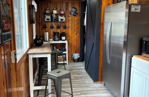 Sister Lakes House | PONTOON INCLUDED 5/1/26-10/12/26 3 Bed/2 Bath Waterfront Home on Magician