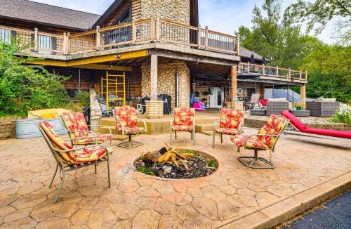 Ottawa House | Pool, Deck, Game Room! Group Getaway on Fox River