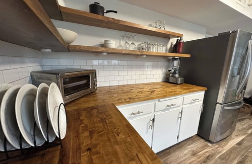 Forestview House | Pool House- 4bd/2ba- in the city of Chicago