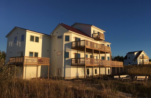 Frankfort House | Poplar at Lake Bluff Preserve-Spectacular Lake Michigan Views-Sleeps 8