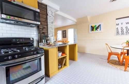 Bay View House | Potter Upper · Bright 1.5BR in the Heart of Bay View - w/Parking