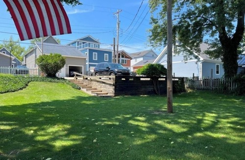 Saint Joseph House | Prime Location! 3 bedroom, 1 bath w/parking in this Lake Home in St. Joseph, MI