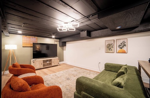 Naperville House | Prime Location - Cozy Naperville HomeStay - GameRoom