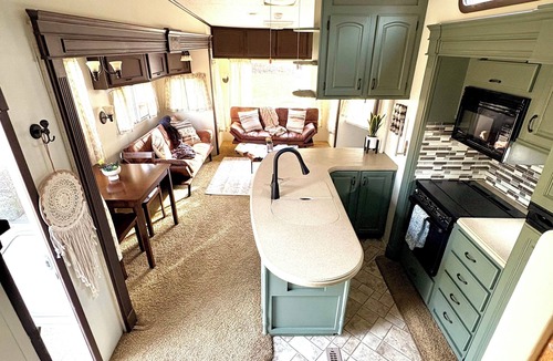 Fostoria RV Rental | Private 2 RV Glamping Retreat w/Hot Tubs