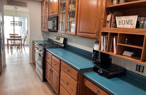 Syracuse House | Private 285’ Lakefront - End-of-Drive - Multi-Family Retreat - Sleeps 12 -