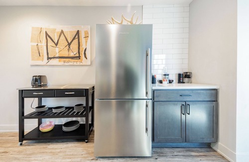 Burns Park Condo | Private 3BR Residence | Modern Condo near U of M Stadium | Sleeps 6