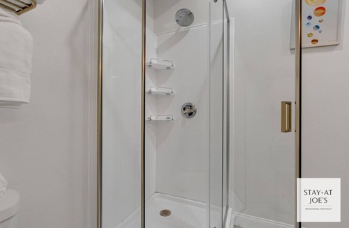 Wayne House | Private 4 BDRM house, 5 Miles from Downtown #4.