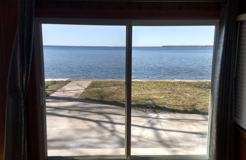 Prudenville Cottage | Private Lakefront Cottage with 90' of sandy East Bay frontage on Houghton Lake