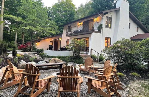 South Haven House | Private Pool 5 Minutes From Lake Michigan