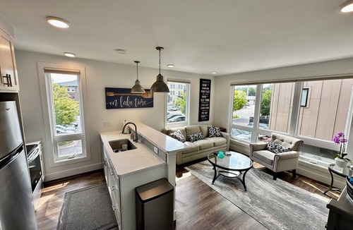 Traverse City Condo | Private Rooftop! BayView&Town2 Lake Michigan Views. Walk to Beach AND Dining!