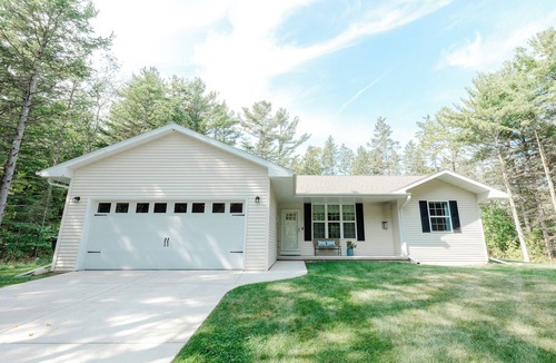 Ellison Bay House | Private Wooded Retreat w/Hot Tub & Fireplace - Near Sister Bay