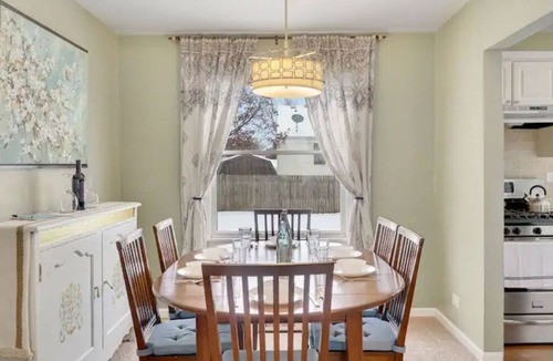 Fox Valley House | PROMO 10% WEEKLY AND 15% MONTHLY OFF Naperville/Aurora, King Bed, Fenced Yard!
