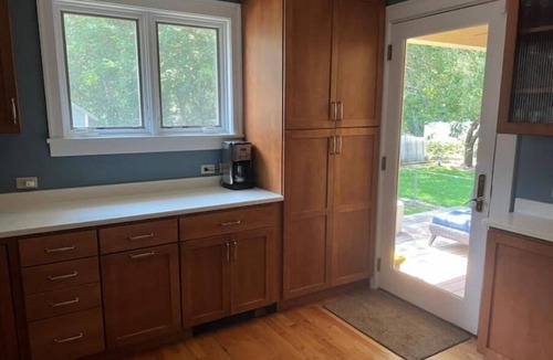 Evanston House | PROMO 10% WEEKLY AND 15% MONTHLY nNear Northwestern, Beaches Parking Fenced Yard