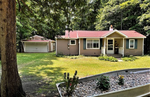 Rapid River Cottage | Quaint Cottage on the Sandy Shores of Lake Michigan