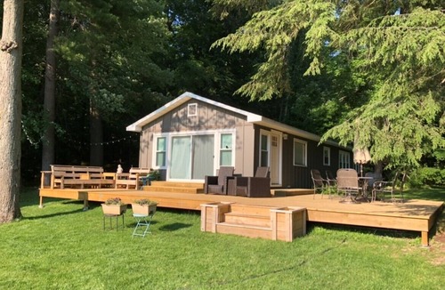 Delton Cottage | Quaint Cottage Retreat on Secluded Cove of Wall Lake