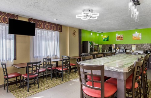 Grand Rapids Hotel | Quality Inn Grand Rapids Near Dowtown