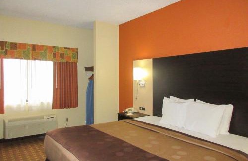 Benton Harbor Hotel | Quality Inn & Suites Benton Harbor - St Joseph