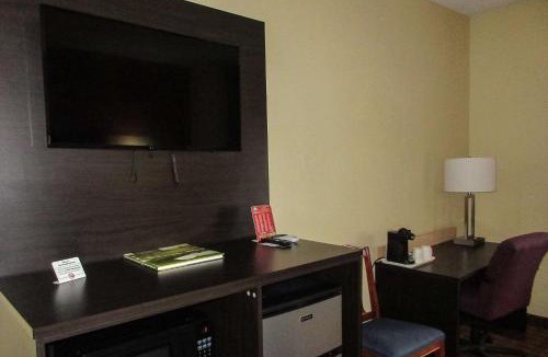 Benton Harbor Hotel | Quality Inn & Suites Benton Harbor - St Joseph