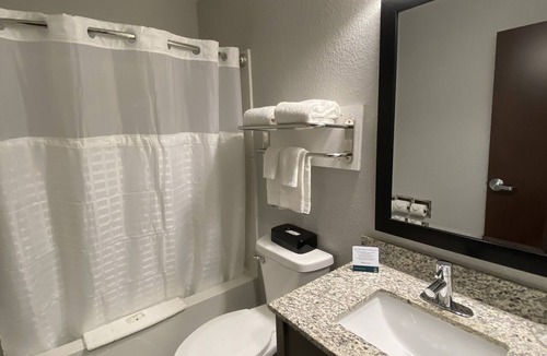 Hammond Hotel | Quality Inn & Suites Hammond Near I-8090