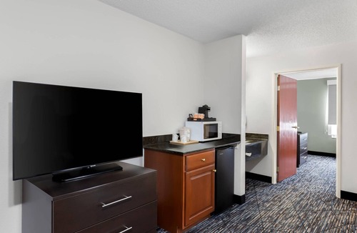 Niles Hotel | Quality Inn & Suites Niles