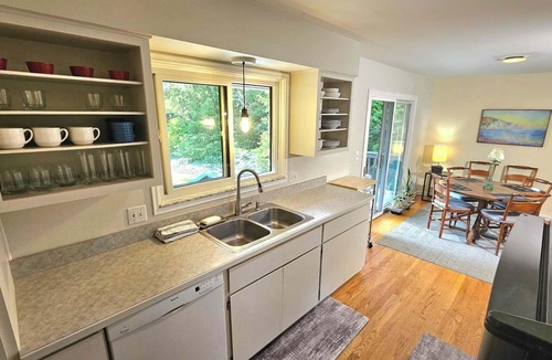 Ann Arbor House | Quiet and Cozy 4 Bed, 3 Bedroom, 2 Full Bathroom Home in Ann Arbor