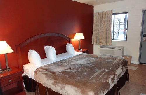 Wayne Hotel | Red Apple Inn
