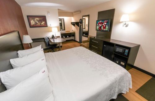 Willowbrook Hotel | Red Roof Inn PLUS+ Chicago - Willowbrook