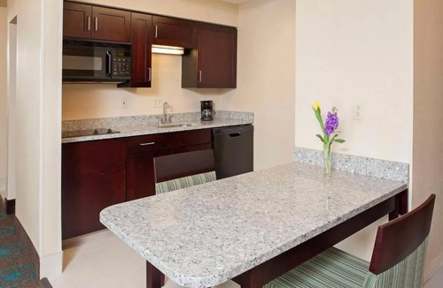 South Bend Hotel | Relax in 3 Rooms with Full Kitchen – Ideal for Business Travelers