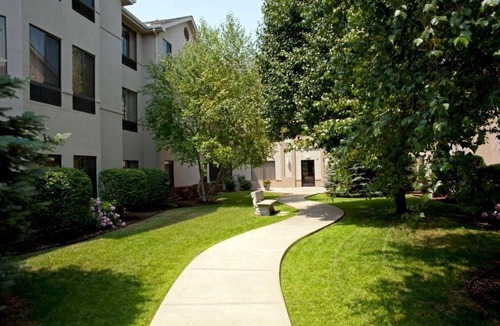 South Bend Hotel | Relax in 3 Rooms with Full Kitchen – Ideal for Business Travelers