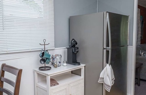 Urbana House | Relax in Urbana in this charming 2-bedroom house. Ideal for Travel Nurses