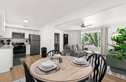 Royal Oak Apartment | Relaxing 1BR Retreat | King Bed | Royal Oak