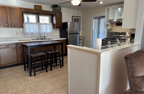 Algonac House | Relaxing Ranch on the Mainland. Minutes to Algonac State Park and the ferries.