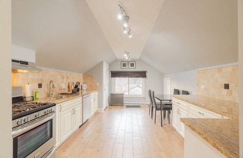 Lombard House | Relaxing Retreat in the Heart of Lombard + Laundry