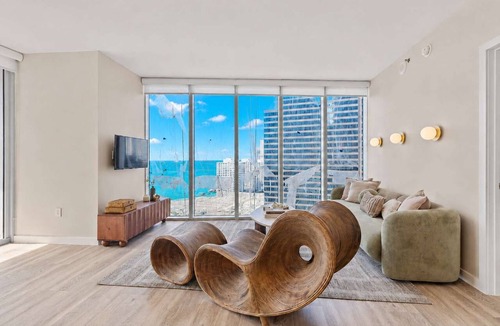 Downtown Miami Condo | Remodeled 2B/2B Water View Free Parking Pool&Spa