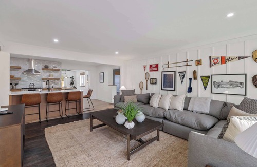 Southfield House | Renovated 7BR - Gym, Hot Tub, Sauna & Cold Plunge!