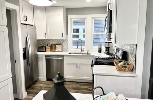 Northeast South Bend House | Renovated, Spacious 5 Bedroom. Walk to Notre Dame!