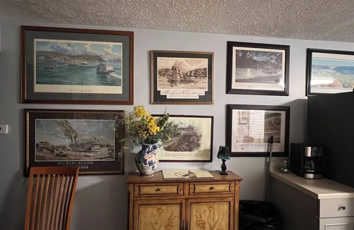 Madison House | River Living - One Story - 2 bd/2ba - On the River - 2Blks to Main St - VIEWS