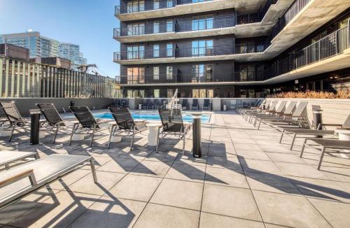 Killgubbin Apartment | River North 1br w pool fitness 1 block to L CHI-1039