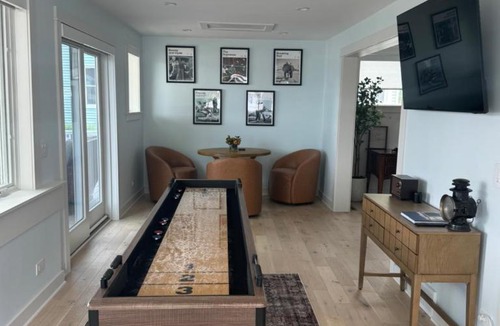 McHenry House | Riverfront Entertainment Haven