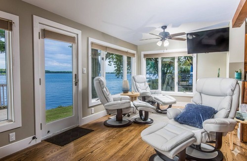 Port Huron House | Riverfront Freighter view, 3 Bedroom with 2 Kings, Hot Tub, Air Hockey, Foosball