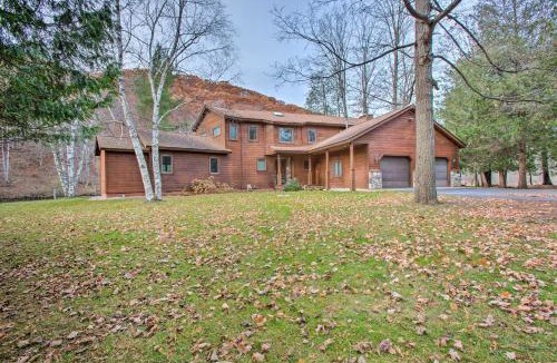 Manton House | Riverfront Manton Cabin w/Pool Table & Fire Pit!