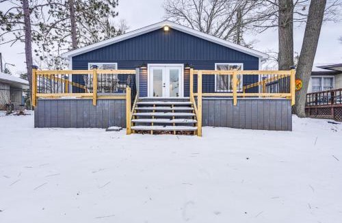 Hope House | Riverfront Michigan Cottage w/Fire Pit & Kayaks!